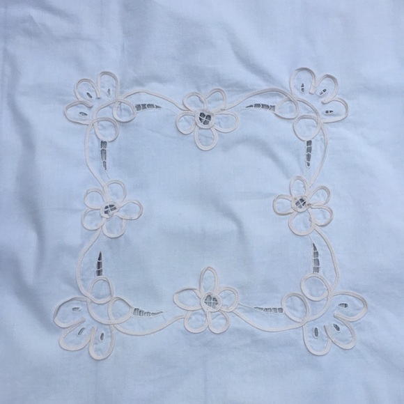 Battenberg lace NWOT square cottagecore small 33” x 33” topper tablecloth - Picture 10 of 15